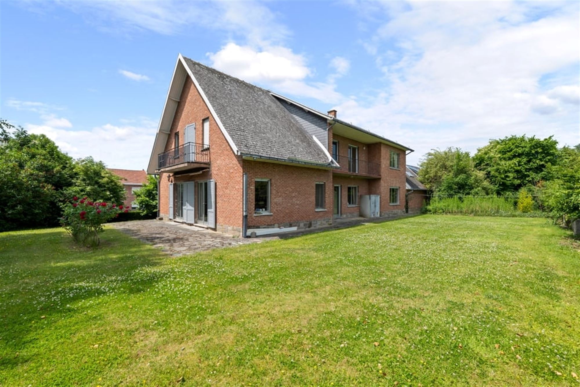 RUIME VILLA MET PRACHTIG UITZICHT EN ENORM VEEL POTENTIEEL IN JEUK  foto 34