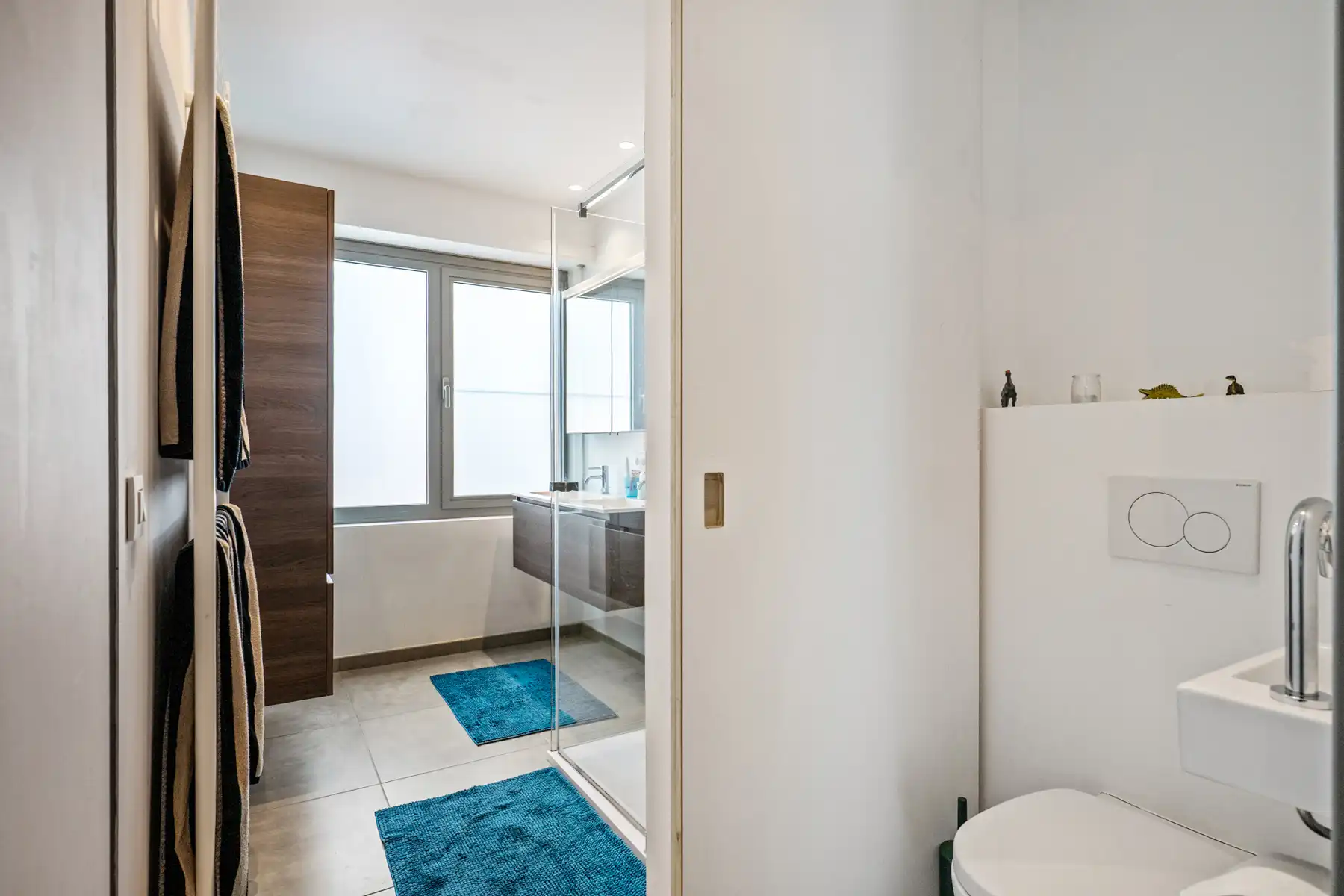 Villa met 5 slpk, 2 badkamers, ruime tuin, garage en kelder foto 15