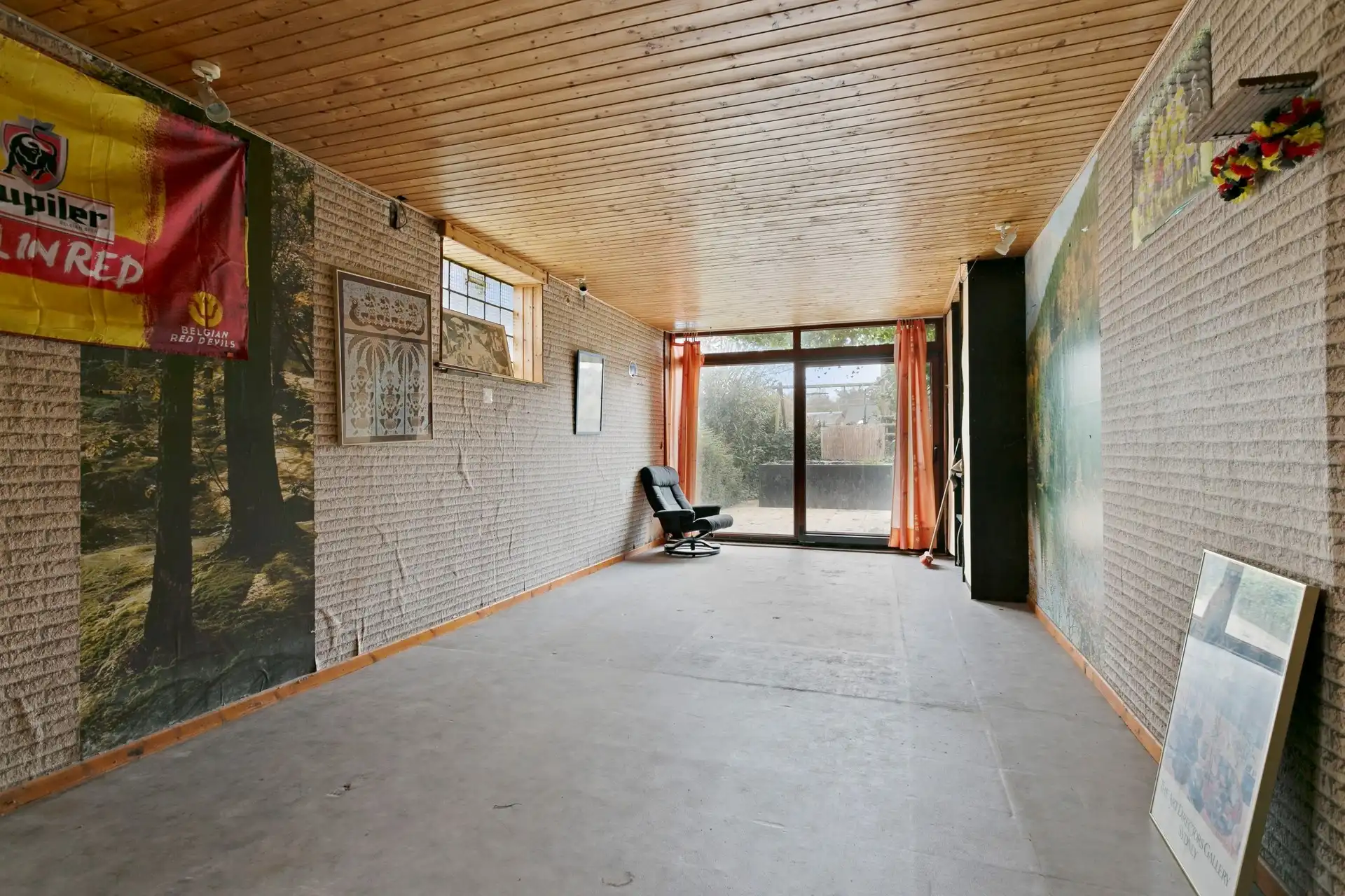 Ruime vrijstaande woning, omgeven door groene weilanden en op wandelafstand van het dorp. foto 15