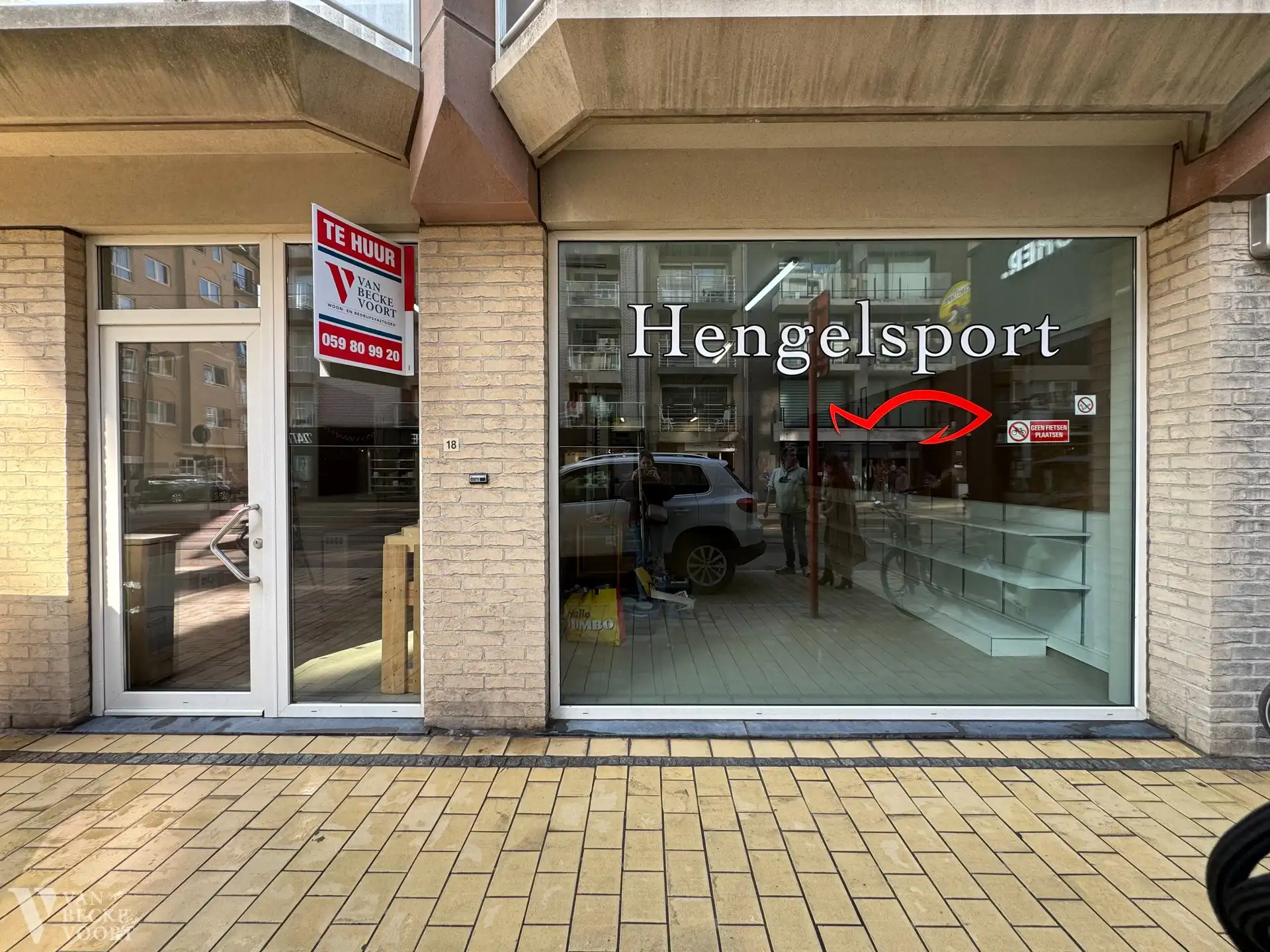 Handelsgelijkvloers 85m² foto {{pictureIndex}}