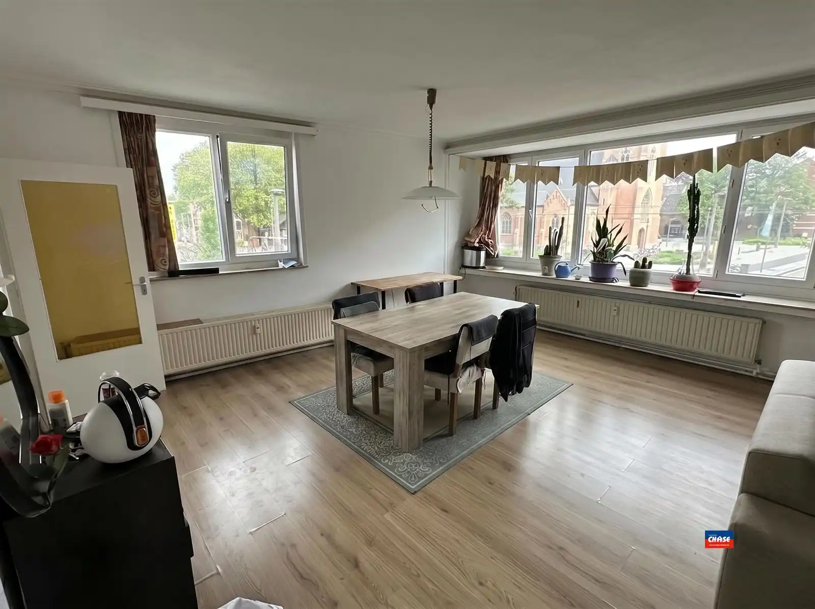 Appartement met ruime woonkamer, mooie keuken en 2 slaks foto 2