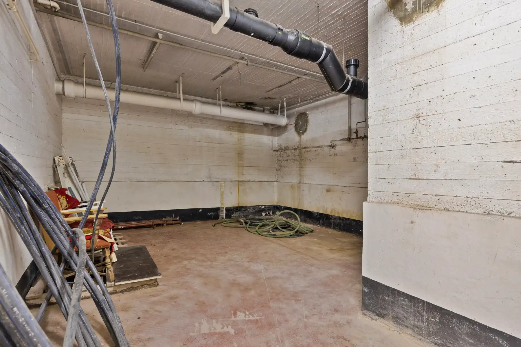 Opslagruimte met kelder en autostaanplaats te Lier. foto 7