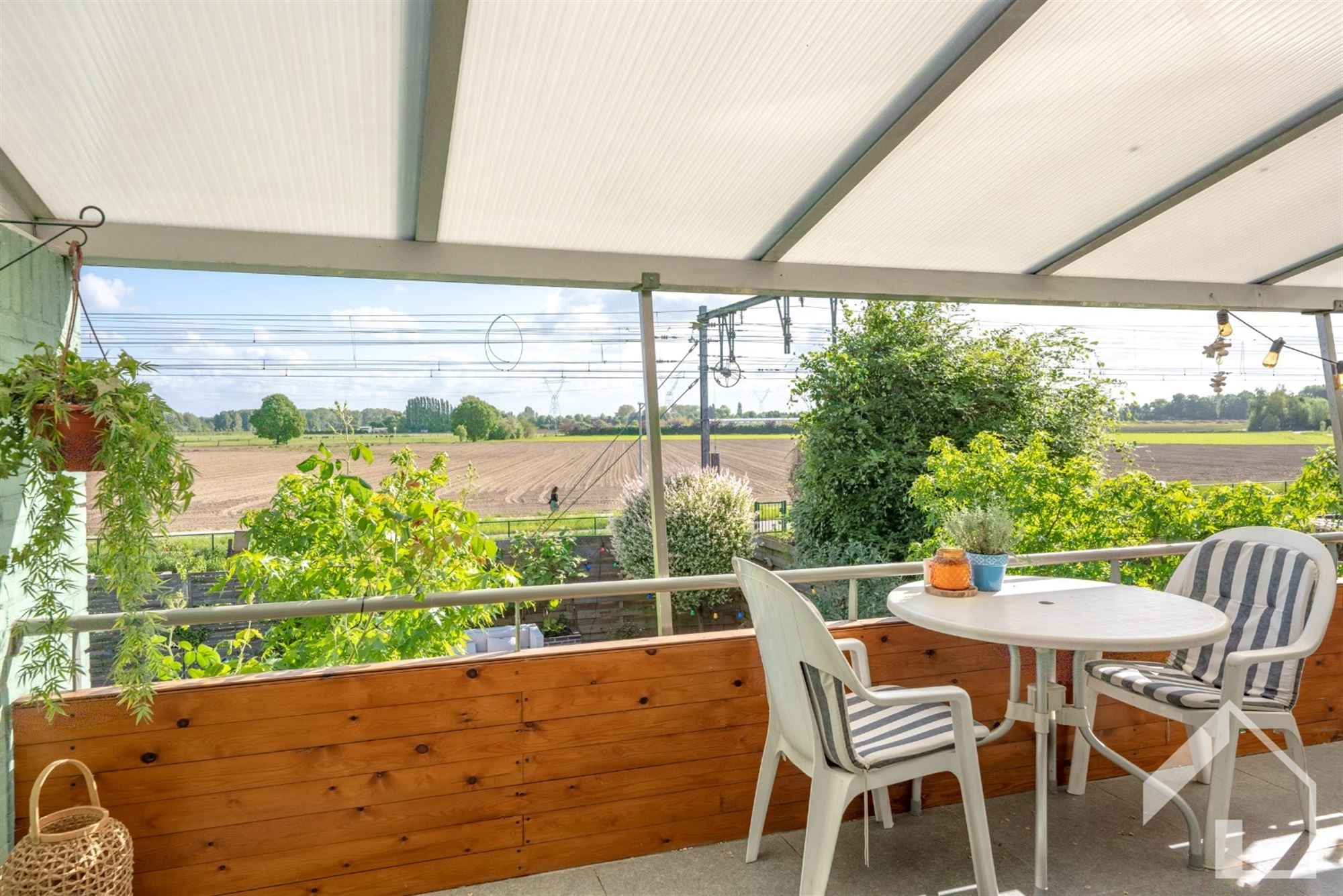 Instapklare ruime woning met tuin, garage en 4 slaapkamers foto 9
