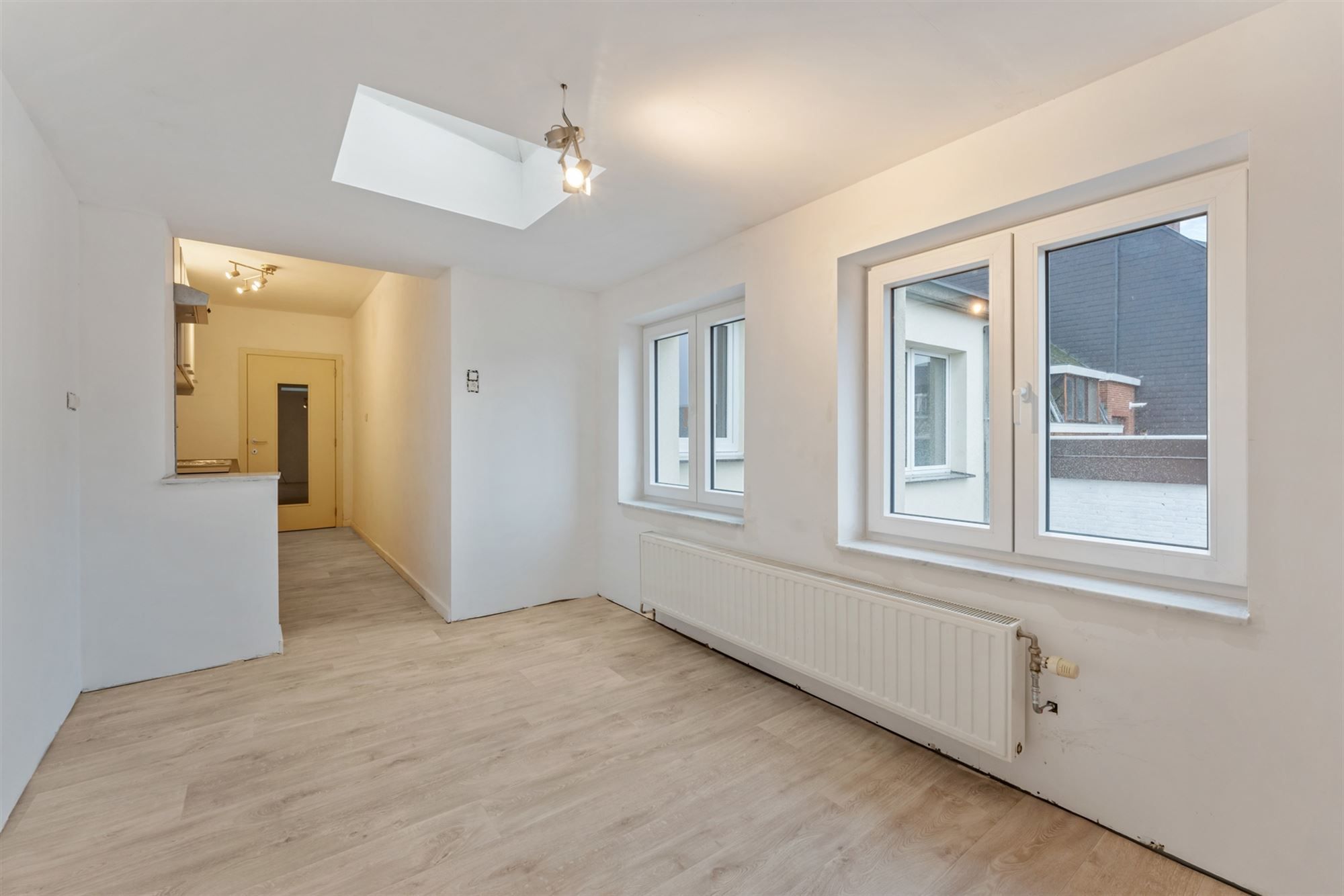 VERNIEUWD APPARTEMENT MET 2 SLAAPKAMERS PAL IN HET CENTRUM VAN BERINGEN foto 10