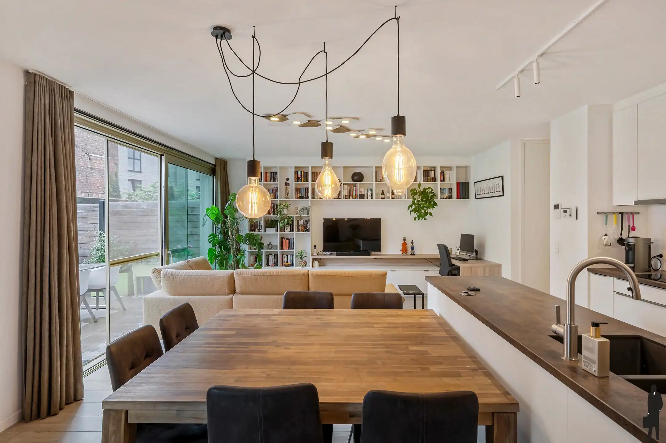 Instapklaar gelijkvloers appartement met zonnige tuin foto 9