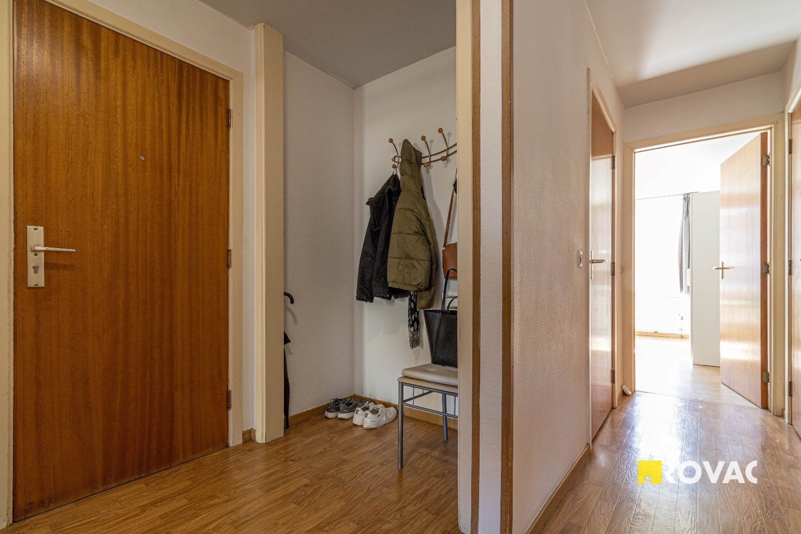 Zeer verzorgd en centraal gelegen appartement op 1ste verdieping met bijhorende autostandplaats foto 9