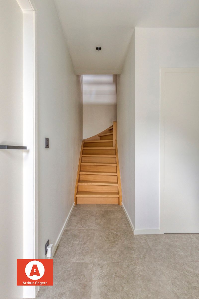 Halfopen BEN-woning met zonnige tuin en 4 slaapkamers foto 13