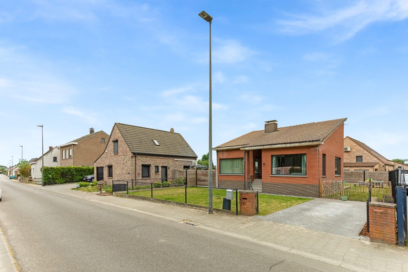Vrijstaande, gerenoveerde woning met 2 slpk., garage, ruime souterrain, zolder en tuin foto 36