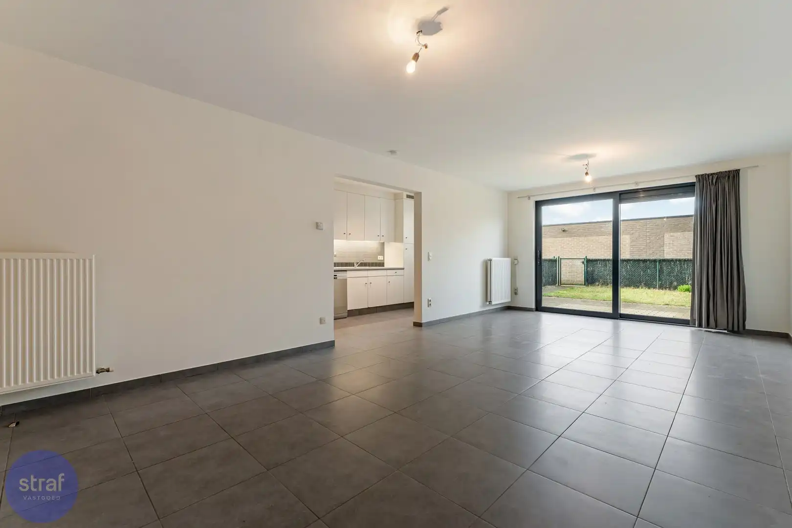 Instapklaar appartement met tuin te huur in Zwijndrecht – onmiddellijk beschikbaar foto {{pictureIndex}}