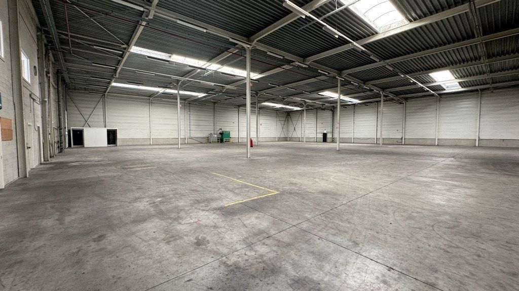 Industrieel bedrijfspand te huur aan N16 te Bornem foto 2