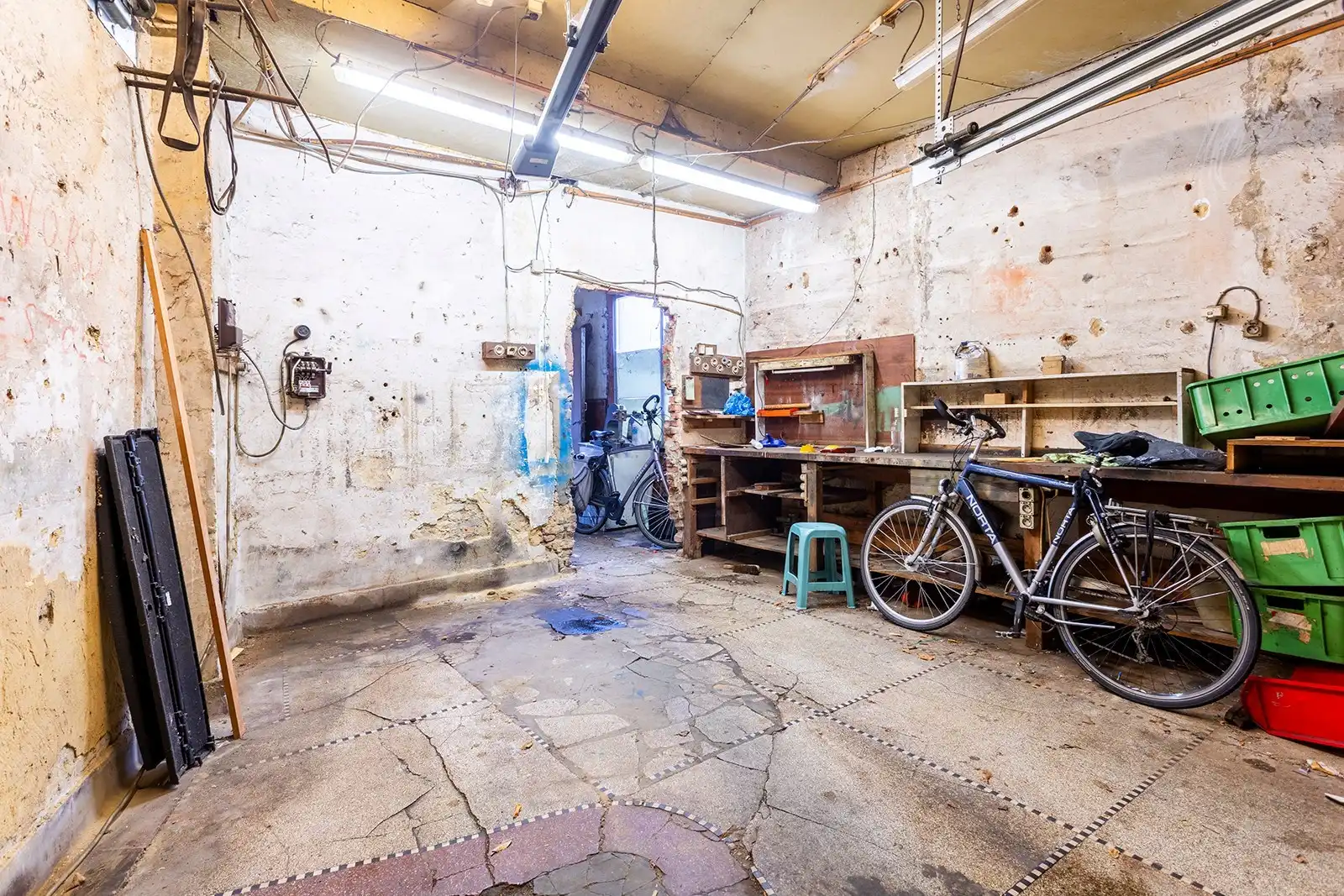 Te renoveren hoekwoning met garage foto 3