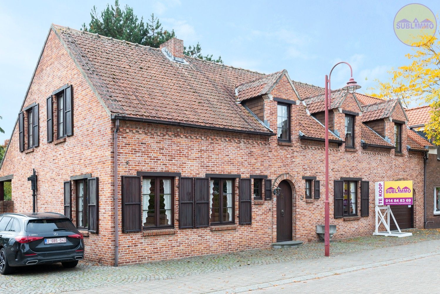 Karaktervolle woning met 6 slaapkamers op een ruim perceel van 21a 73ca foto 2