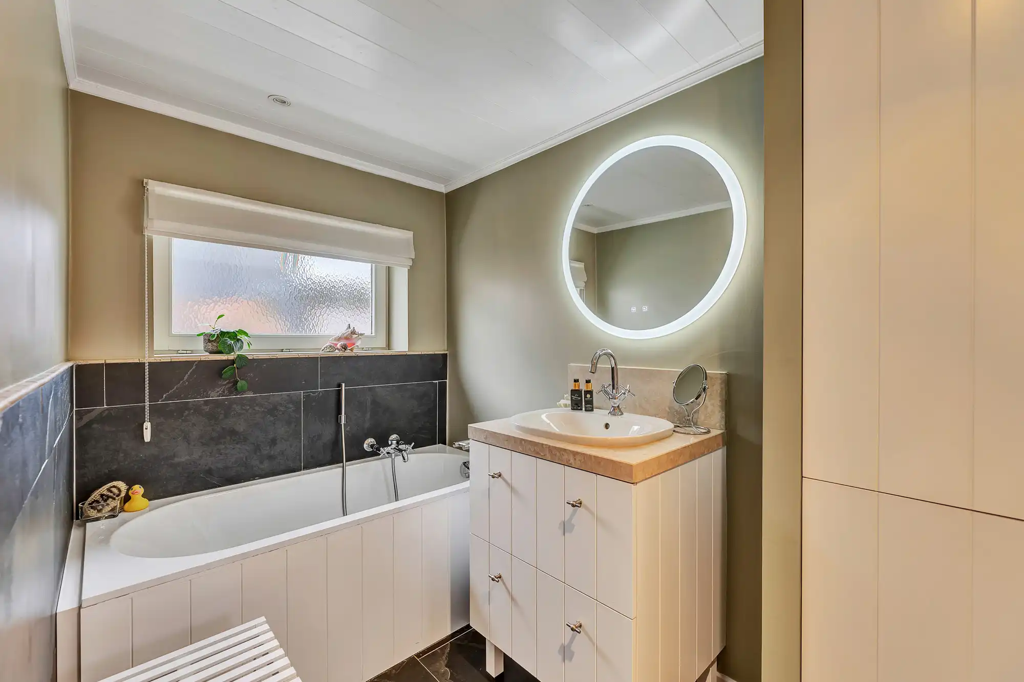 Luxueus appartement met handel gelijkvloers centrum Aalst foto 9