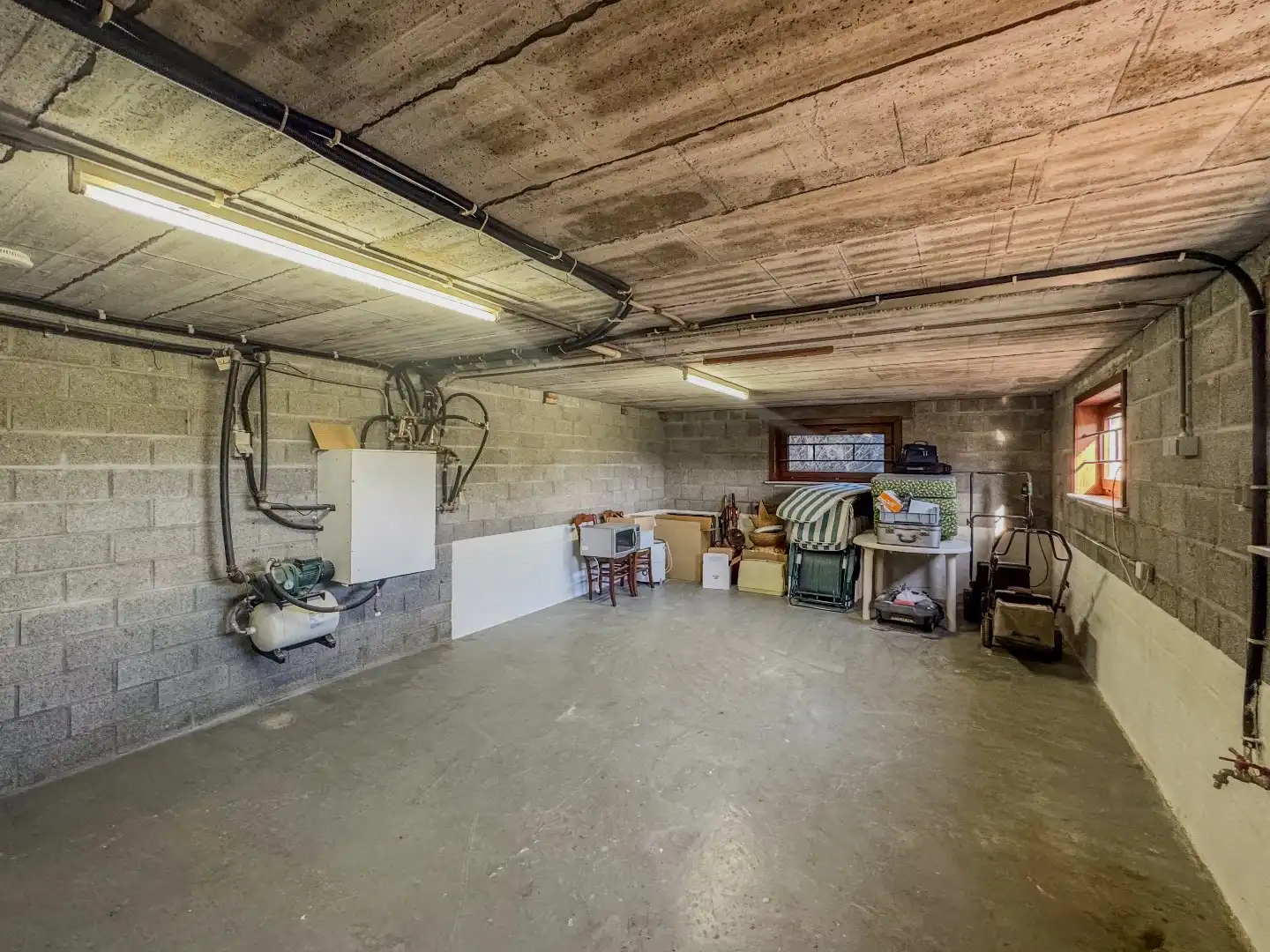 Ruime villa met 3 slaapkamers, ruime garage en tuin. foto 24