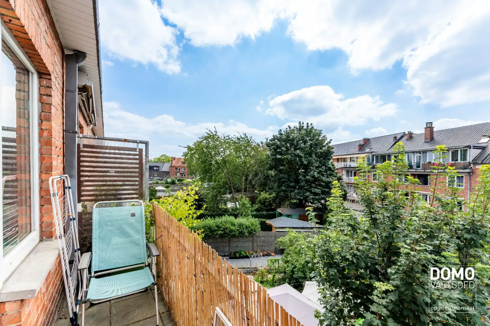 RUIM APPARTEMENT MET 2 SLAAPKAMERS, 2 ZOLDERKAMERS EN 2 GARAGES TE RUNKST foto 15
