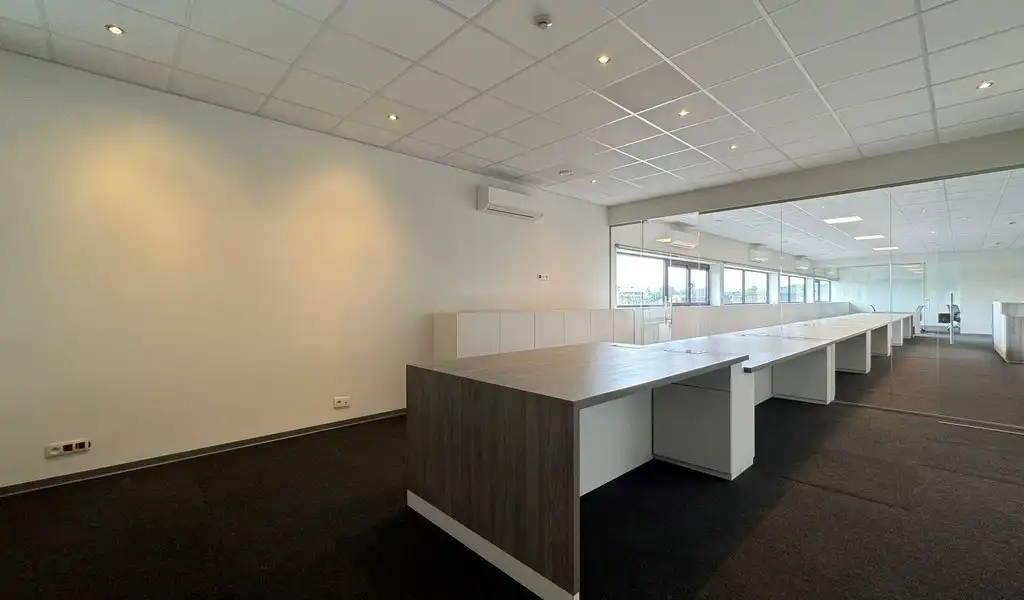 Gerenoveerde instapklare kantoren te huur aan station van Lint foto 11