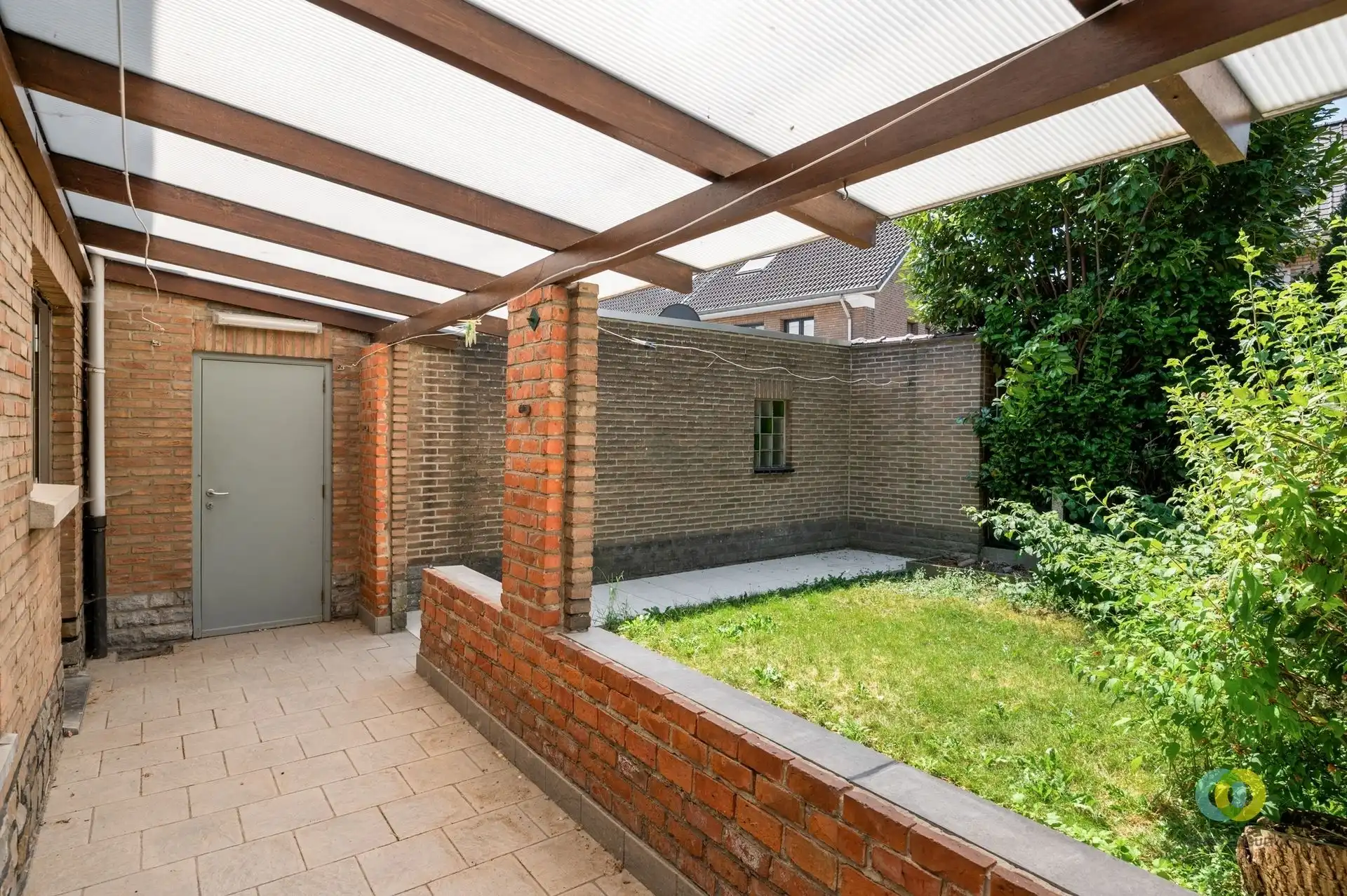 Verzorgde halfopen bebouwing met garage foto 7
