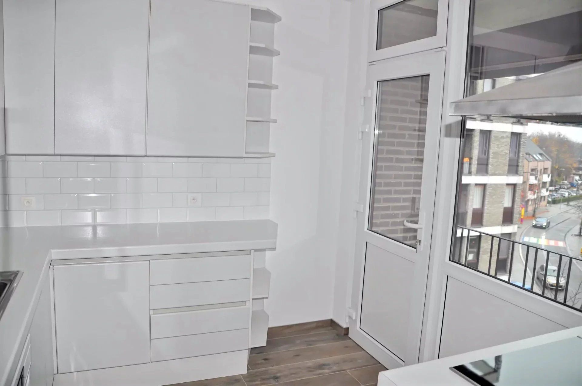 VERRASSEND APPARTEMENT MET 3 SLPK'S EN PARKEERPLAATS IN LANAKEN CENTRUM foto 9