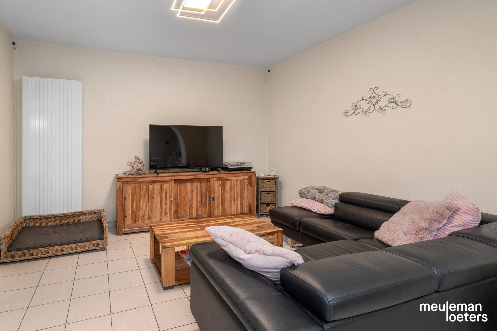 Gezinswoning met drie slaapkamers en inpandige garage  foto 7