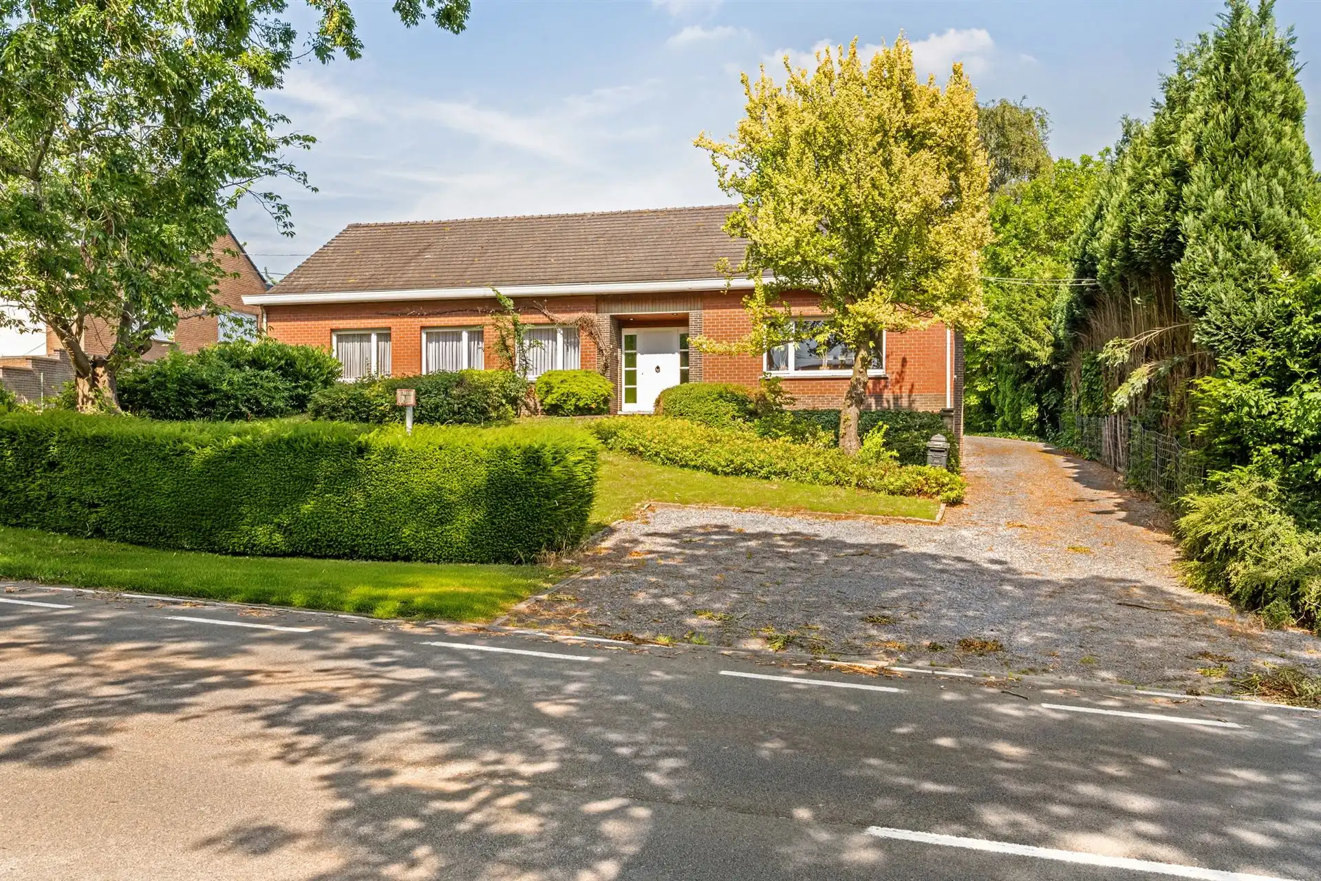 Karaktervolle woning in Anzegem foto 2