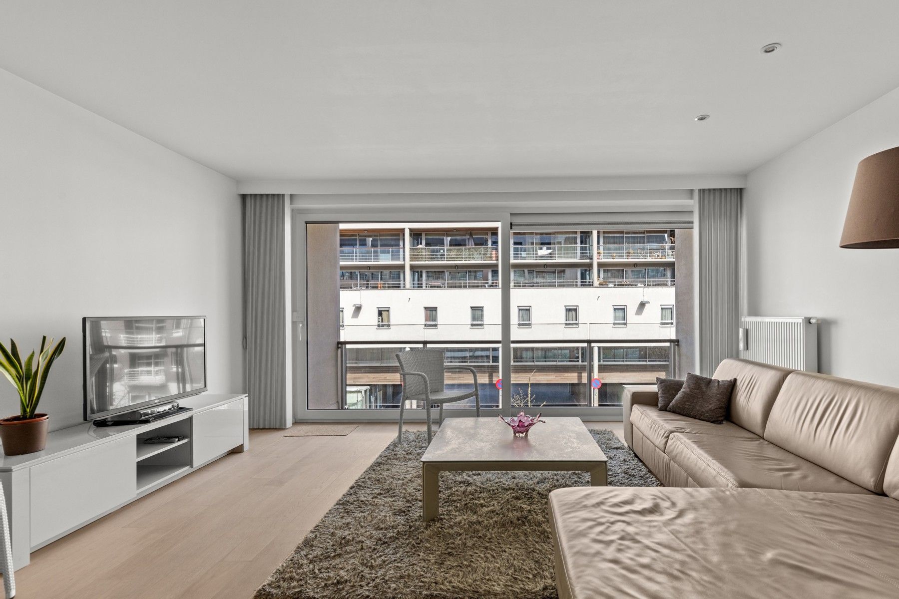 Een ruim, modern en perfect onderhouden 2 slpk. appartement foto 1