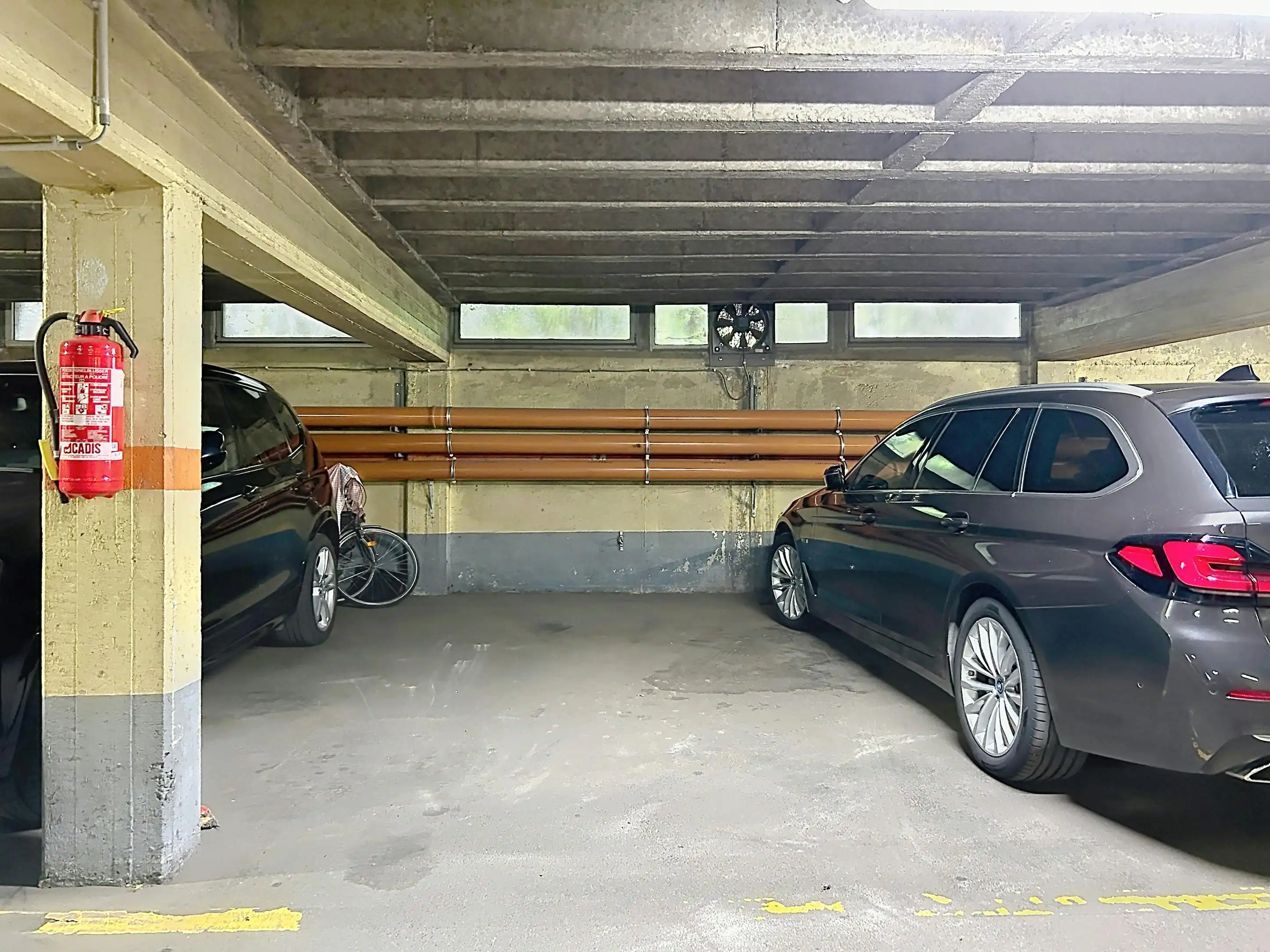 Autostaanplaats te koop aan het Rucaplein in Wilrijk  foto {{pictureIndex}}