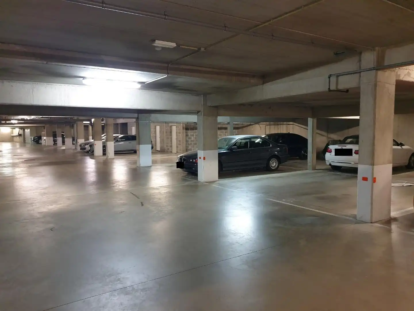 2 overdekte autostaanplaatsen op topligging in centrum foto 2