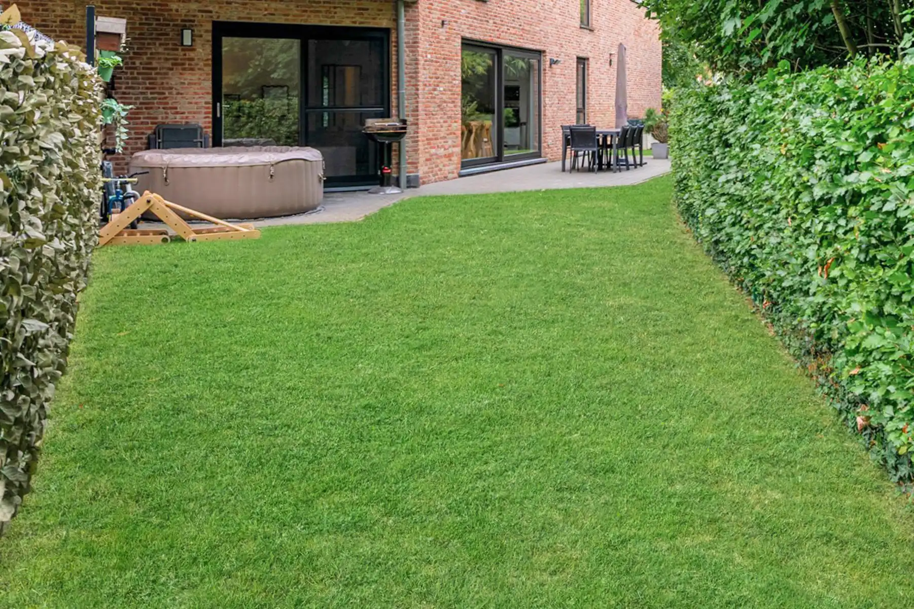 Instapklaar gelijkvloers met 3 slpk, tuin en parking. foto 18