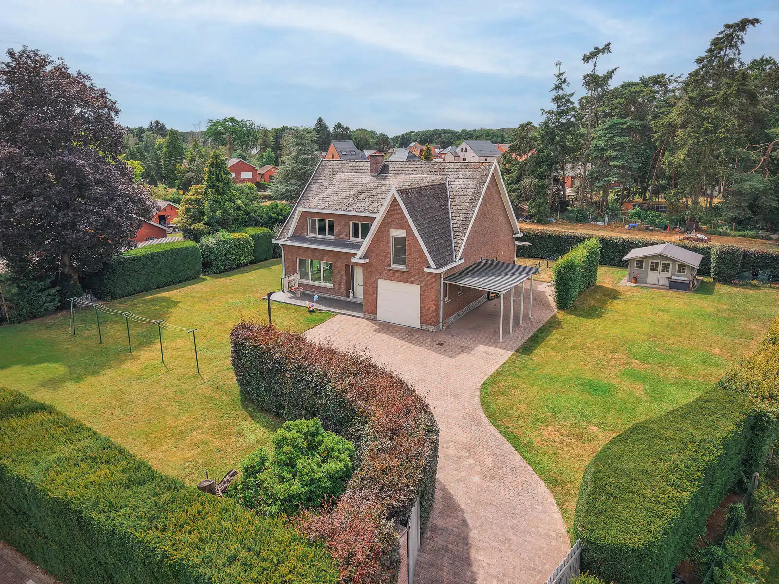 Prachtige villa omgeven door groen foto 4