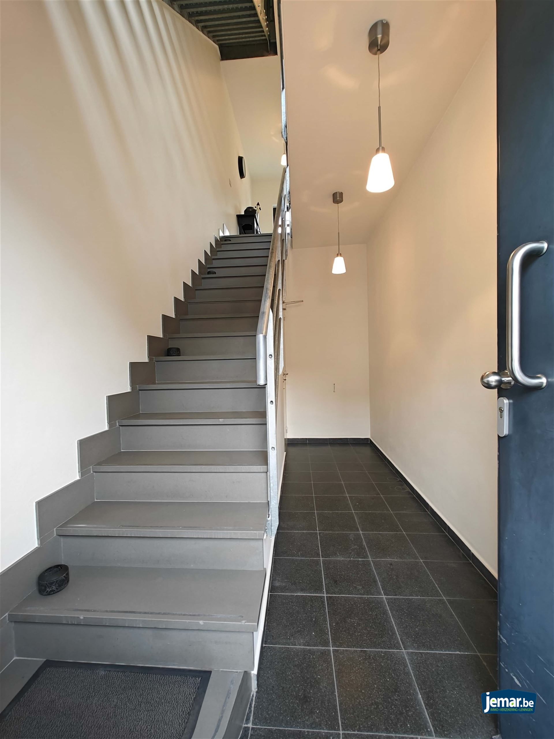 AANDELENOVERDRACHT: Handelspand met appartement foto 32