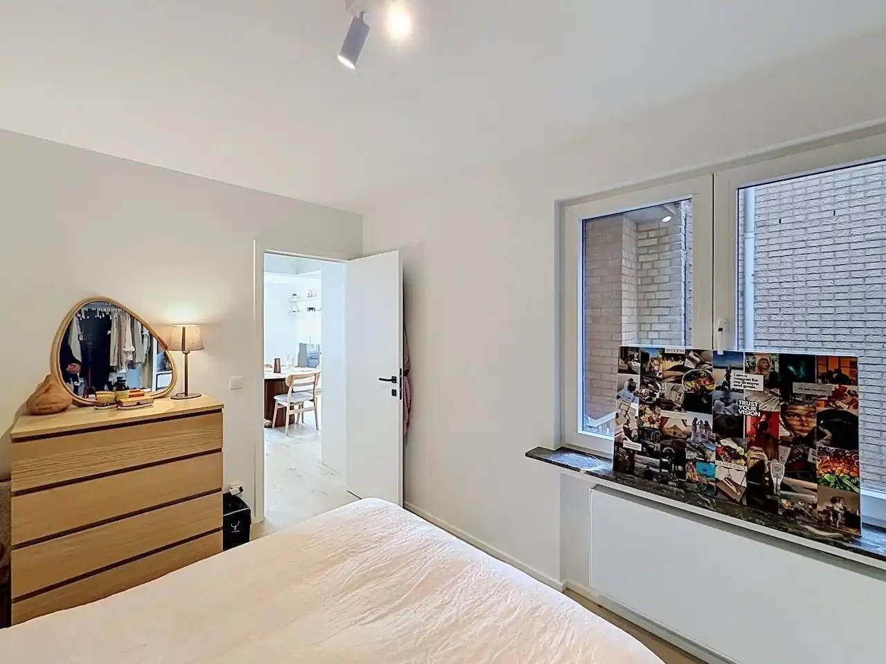 Compleet en smaakvol gerenoveerd één slaapkamer appartement met open zicht op de Graaf d'Ursellaan foto 13