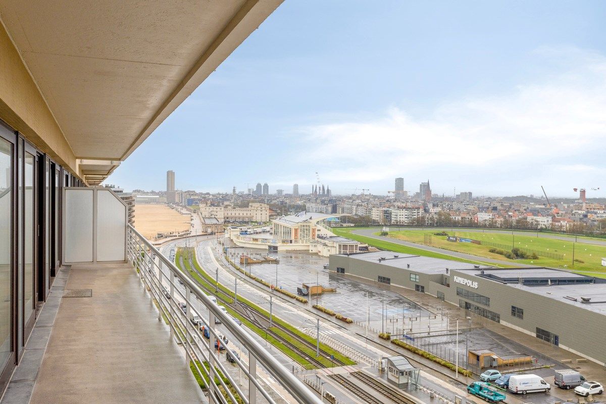 RIANT APPARTEMENT MET ZICHT OP ZEE EN TERRASSEN  foto 9
