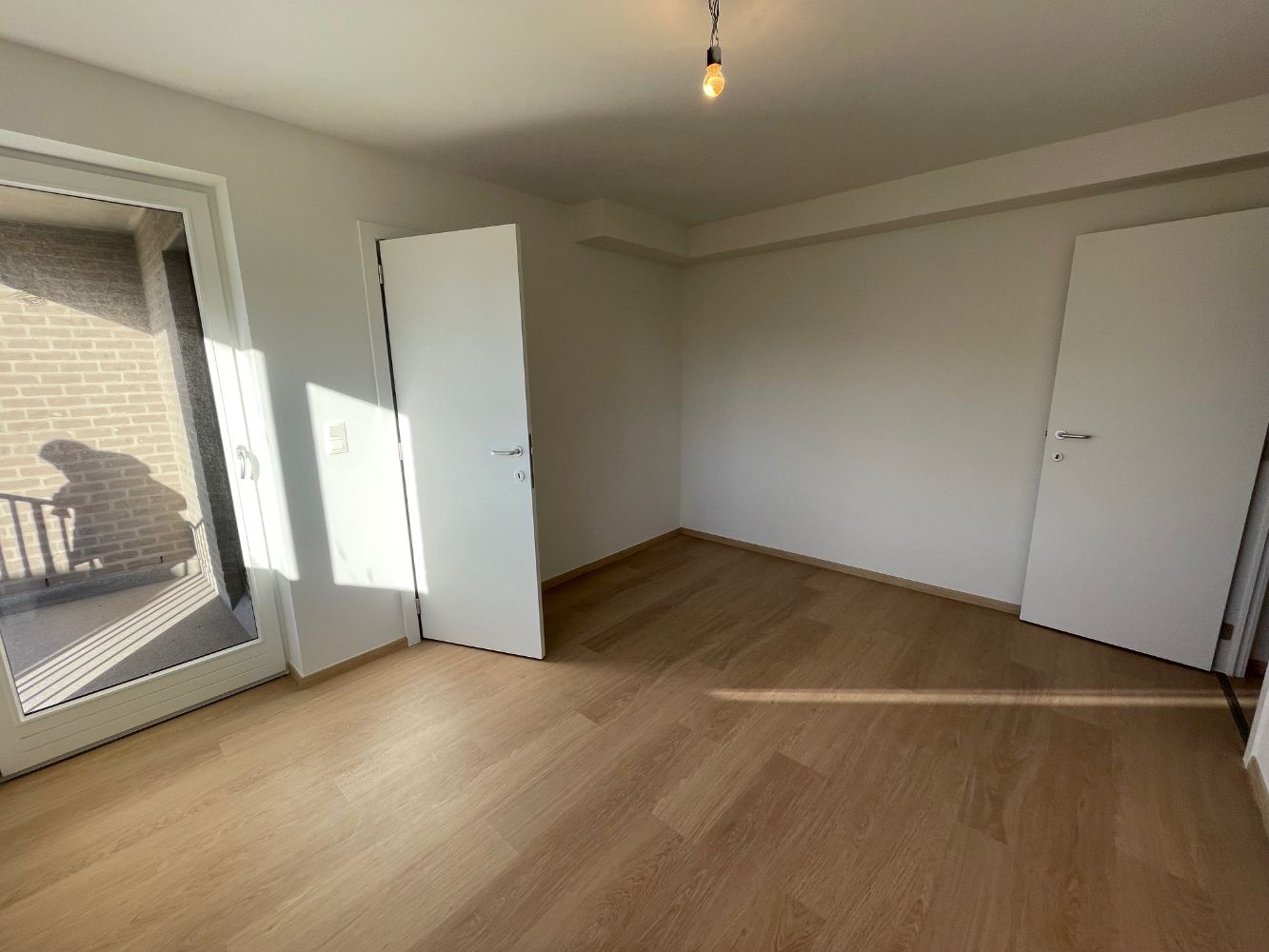 Ruim appartement met drie slaapkamers en twee badkamers( één met douche en één met bad). foto 14