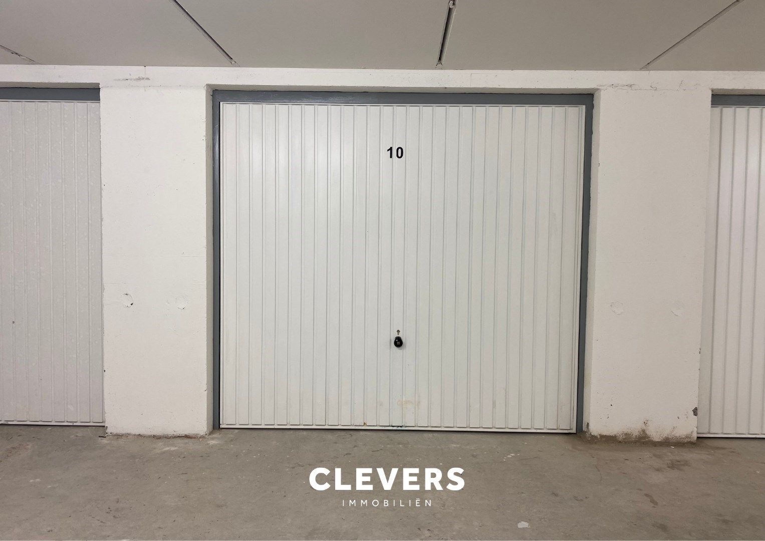 Afgesloten garagebox in klein garagecomplex foto 4