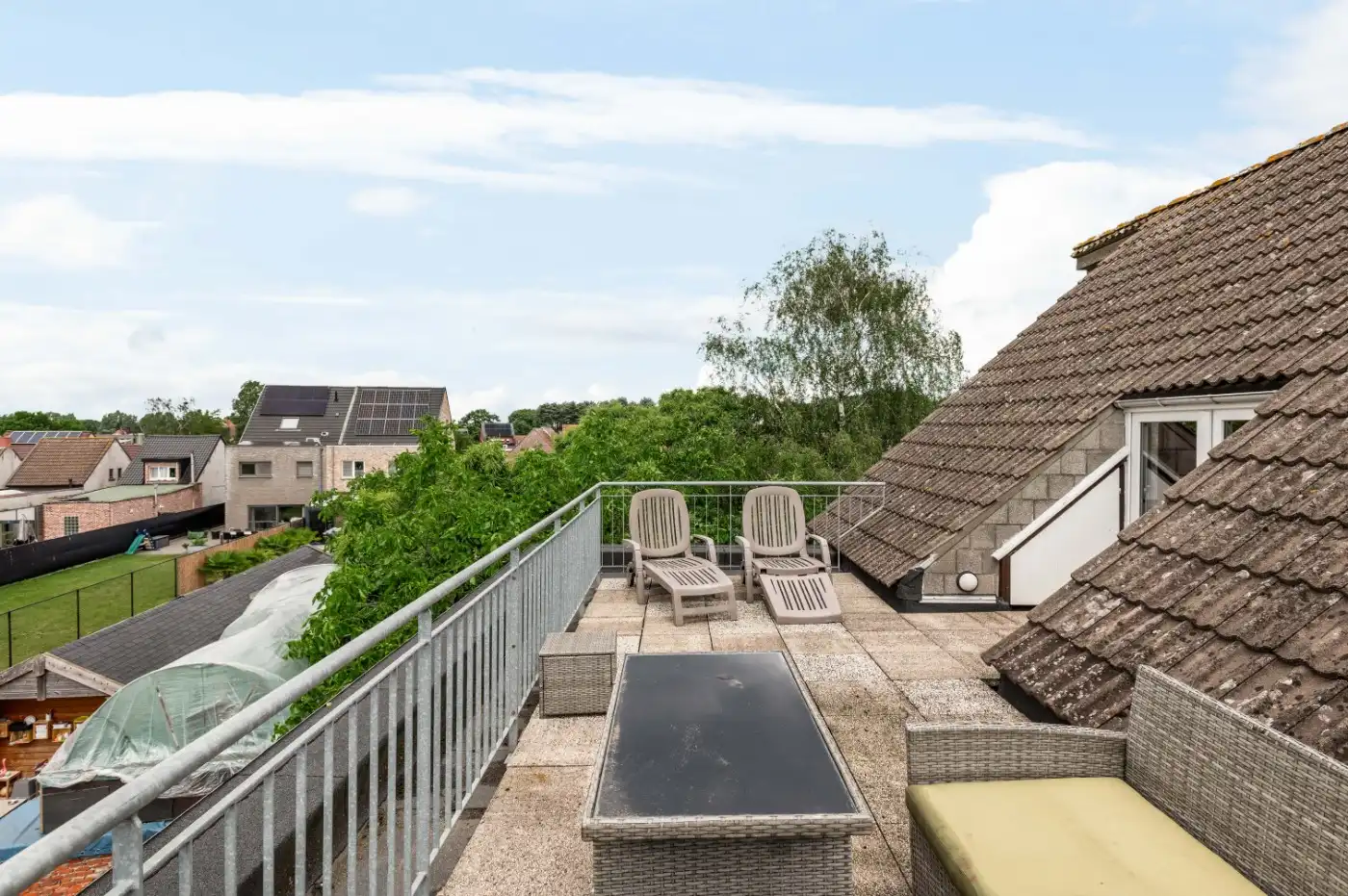 Mooi dakapp. op 2e verd. met 2 slpk., terras en autostaanplaats foto 6