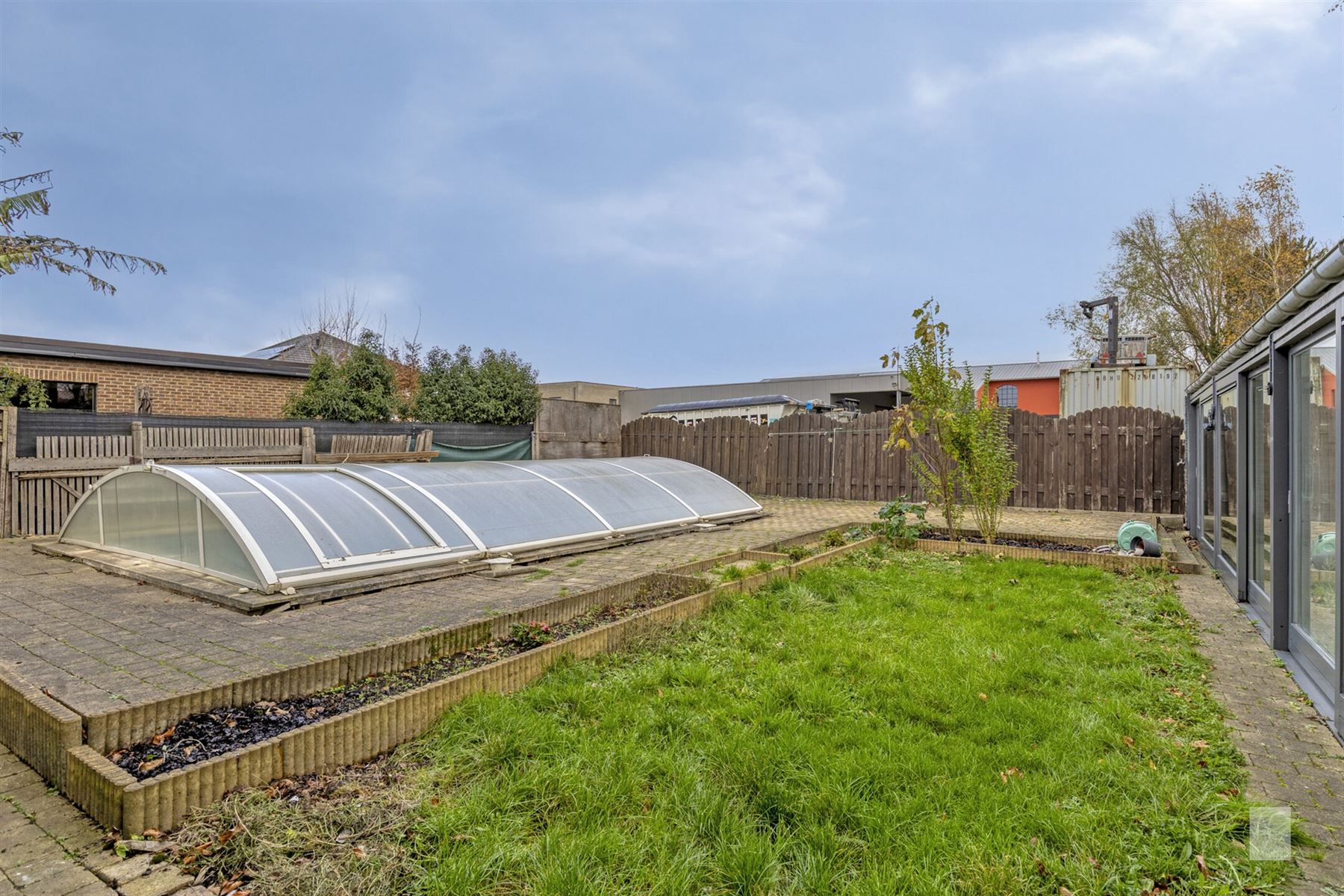 Vrijstaande woning met zwembad foto 3