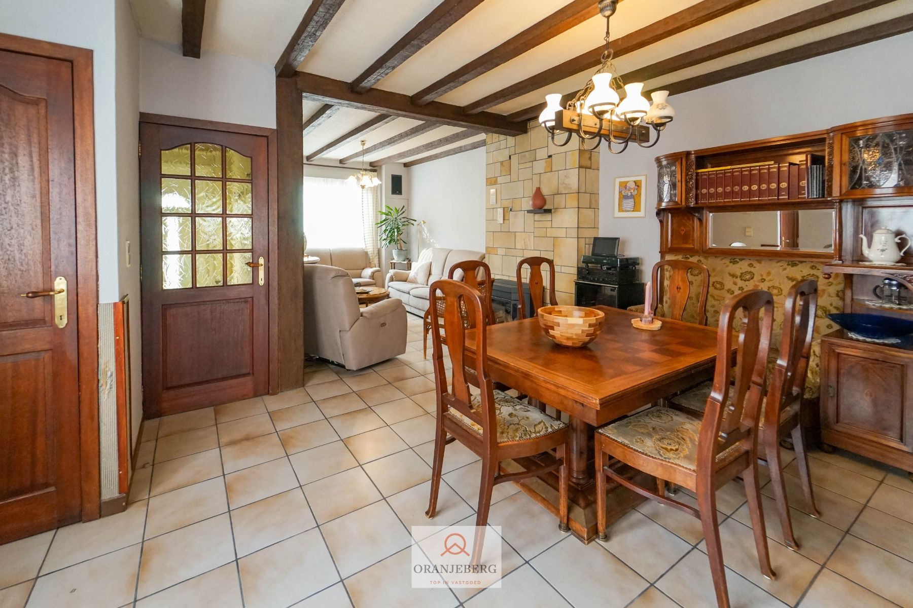 COMPROMIS IN OPMAAK! Charmante halfopen woning met oprit, tuin én garage te koop nabij UZ foto 6