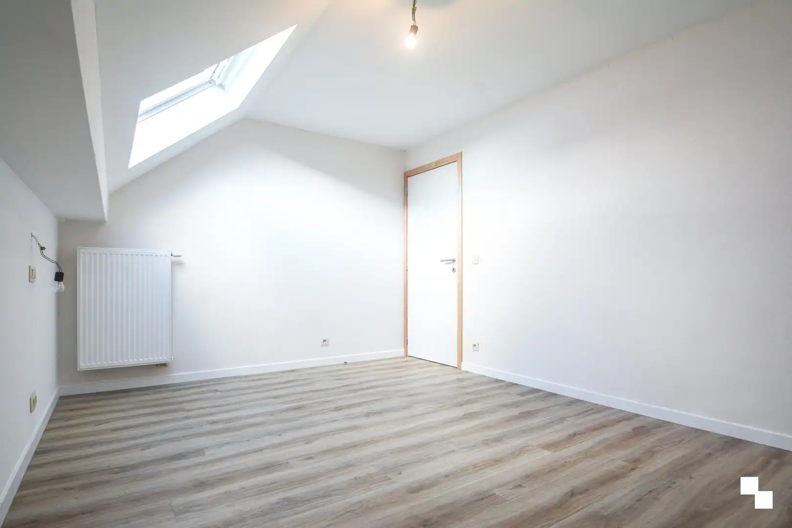 Recent tweeslaapkamer appartement in dorpskern van Sint-Eloois-Winkel foto 14