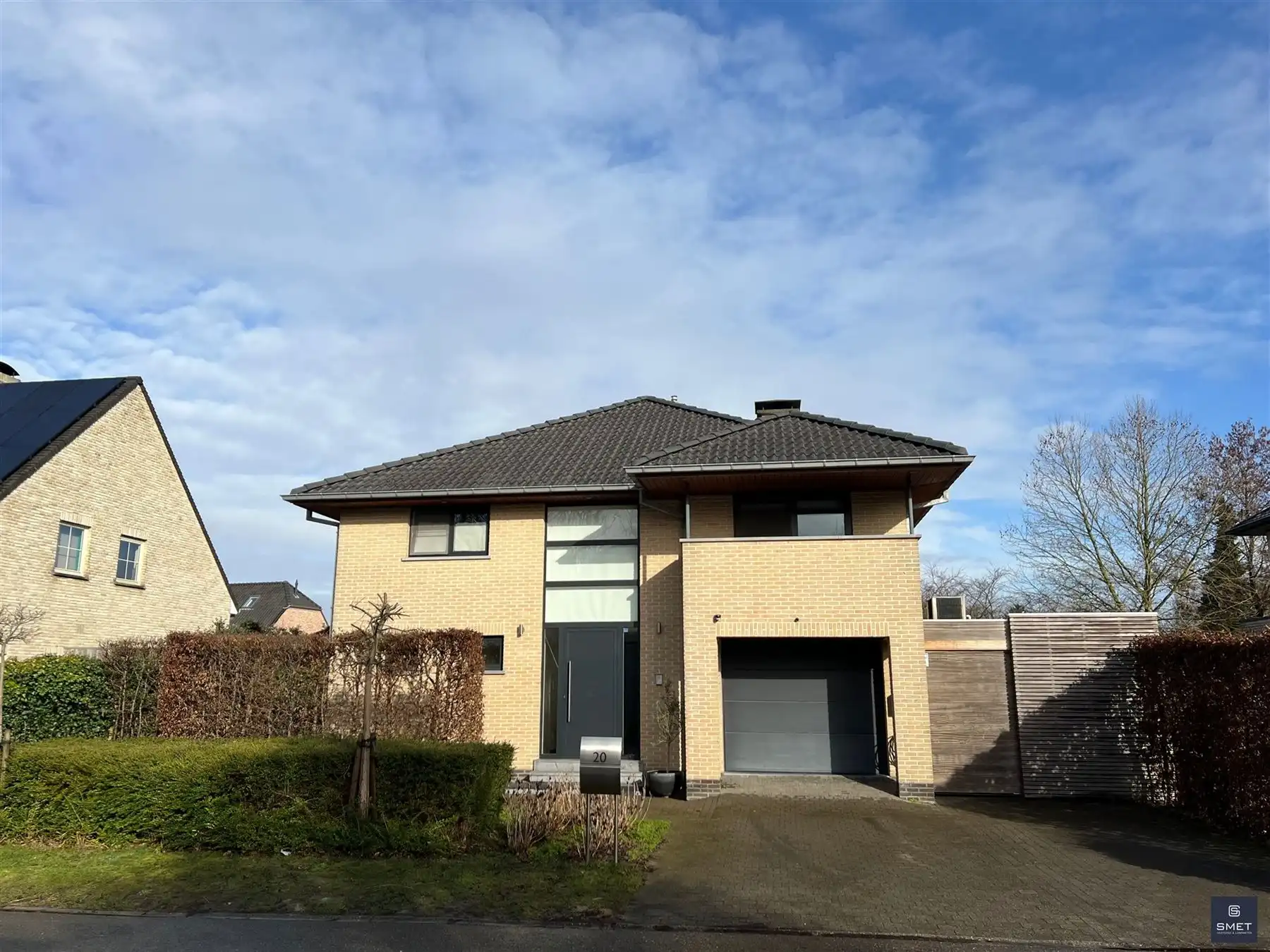 VILLA MET 4 SLPKS, GARAGE EN ZWEMBAD OP TOPLOCATIE foto {{pictureIndex}}