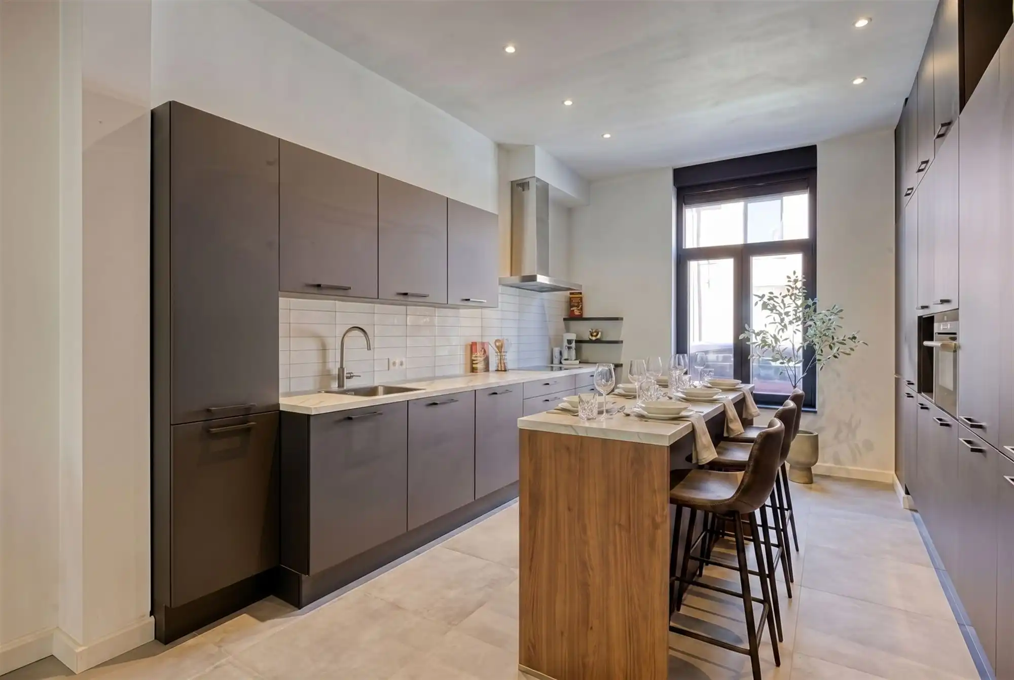 Volledig vernieuwde woning met 4 grote slaapkamers en tuin foto 14