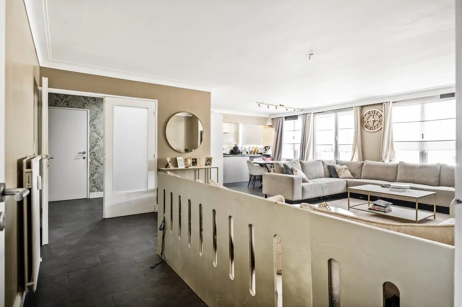 Ruim hoekappartement met veel lichtinval en autostaanplaats! foto 5