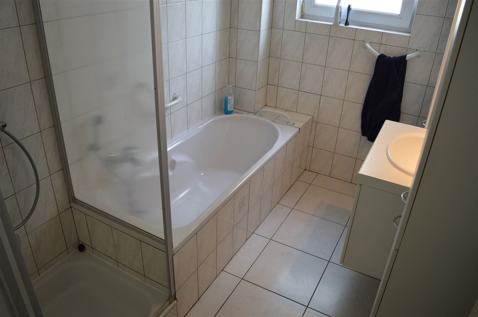 TE HUUR: gelijkvloers appartement met 2 slaapkamers te Koersel! foto 9