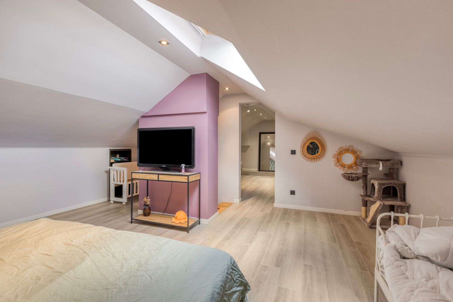 ZEER RUIM EN INSTAPKLAAR DUPLEX APPARTEMENT MET 3 SLPKS! foto 22