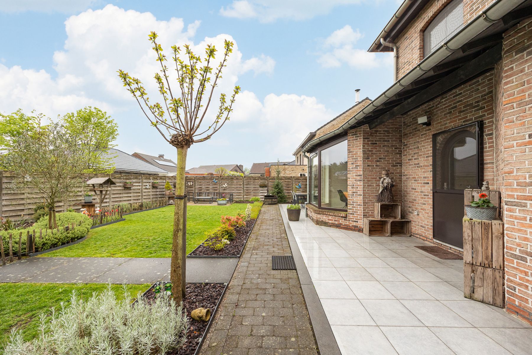 Woning met 2 slaapkamers en garage op 557 m2 grond foto 39