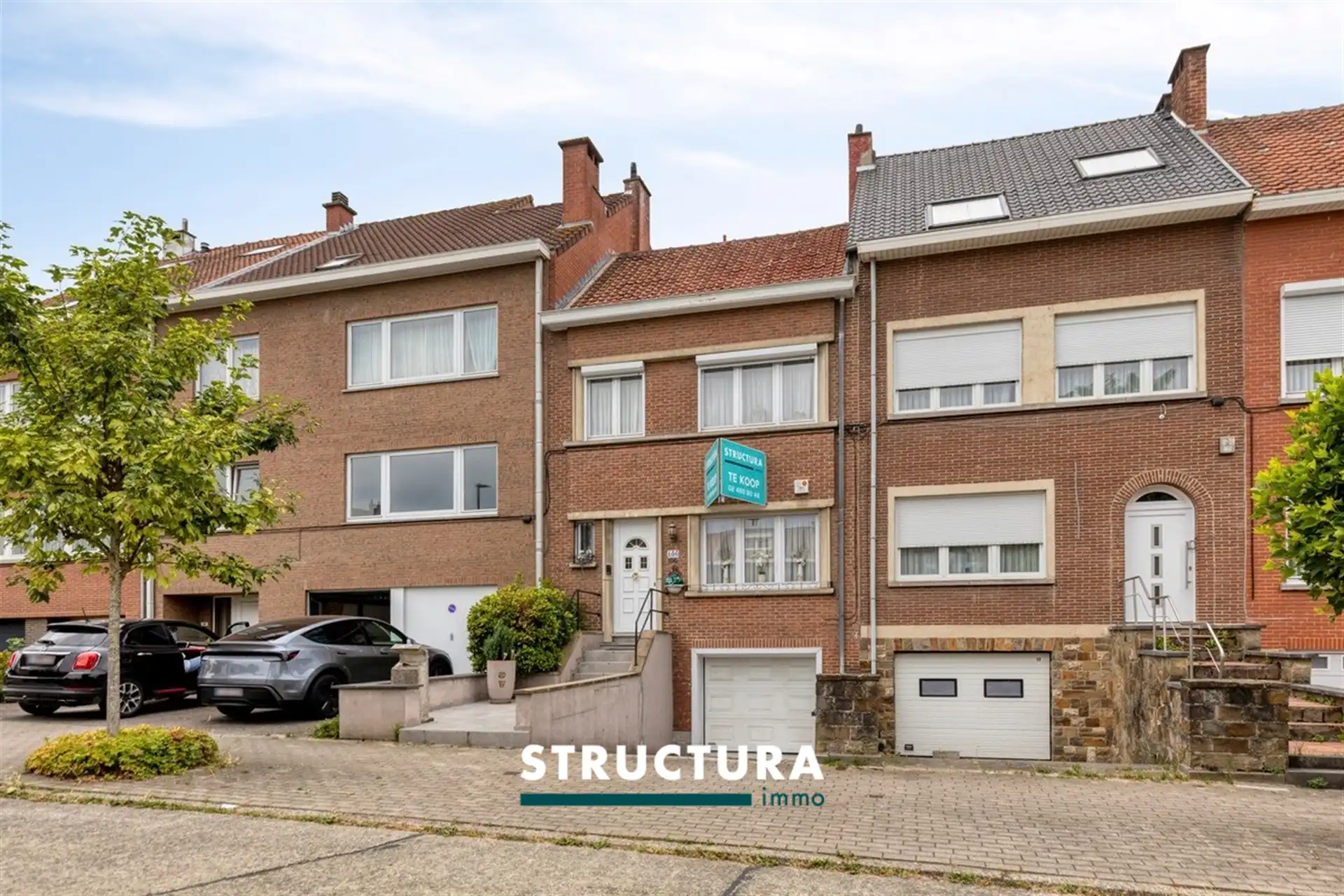 Instapklare gezinswoning met garage en tuin foto {{pictureIndex}}