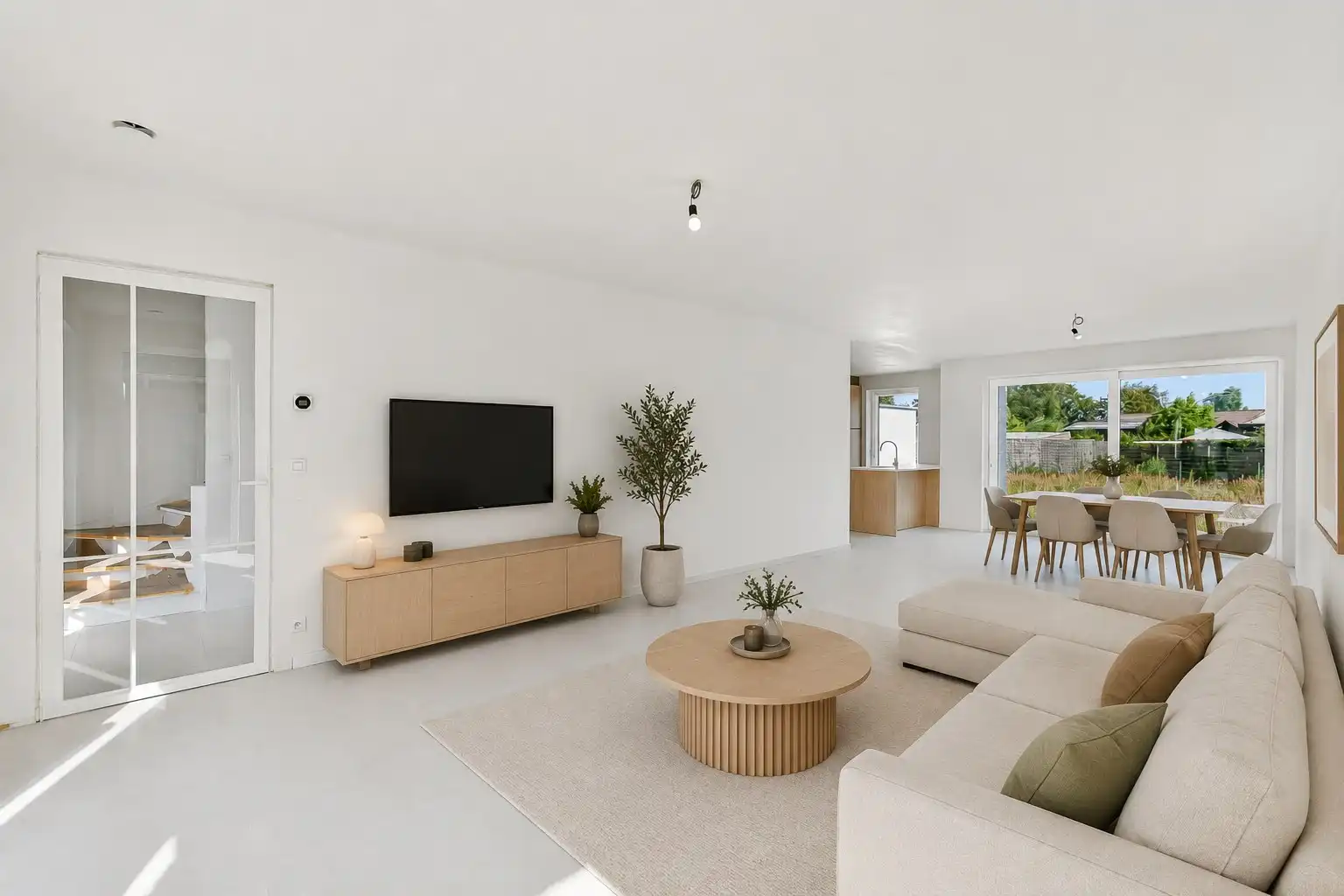 Gezinswoning met drie slaapkamers op goeie locatie foto 3