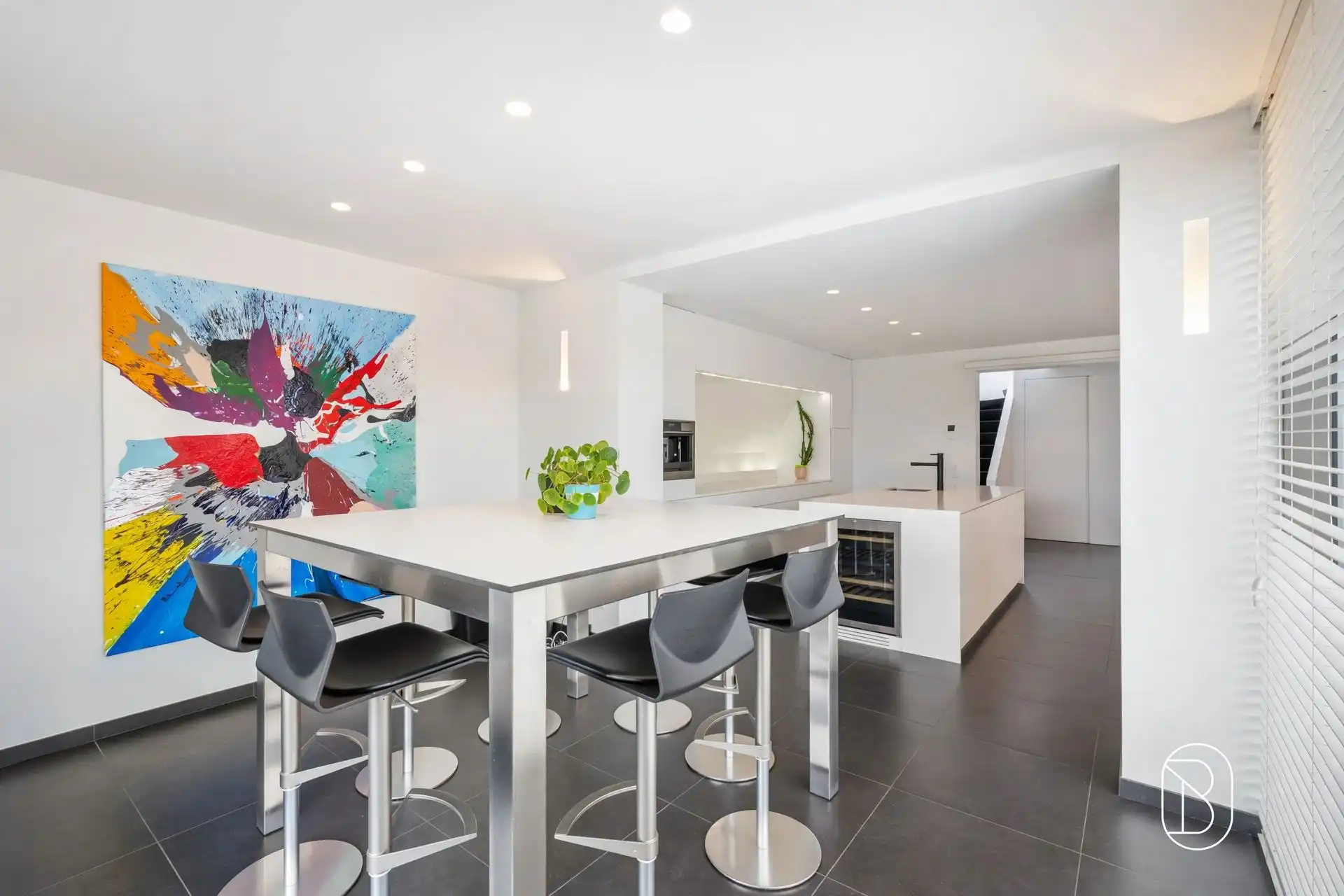 Commercieel gelegen kantoor/praktijk + woonst met atelier foto 22