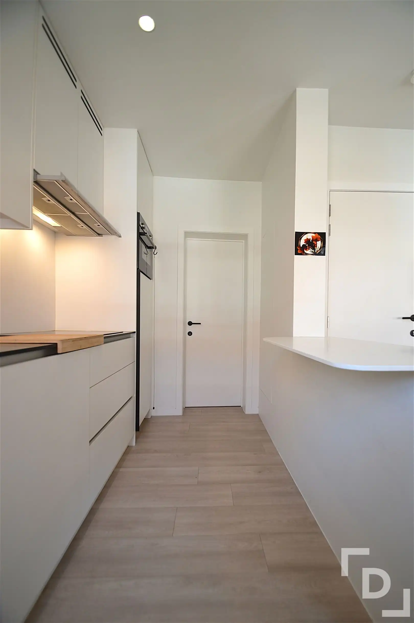Compact appartement in centrum Ieper foto 6
