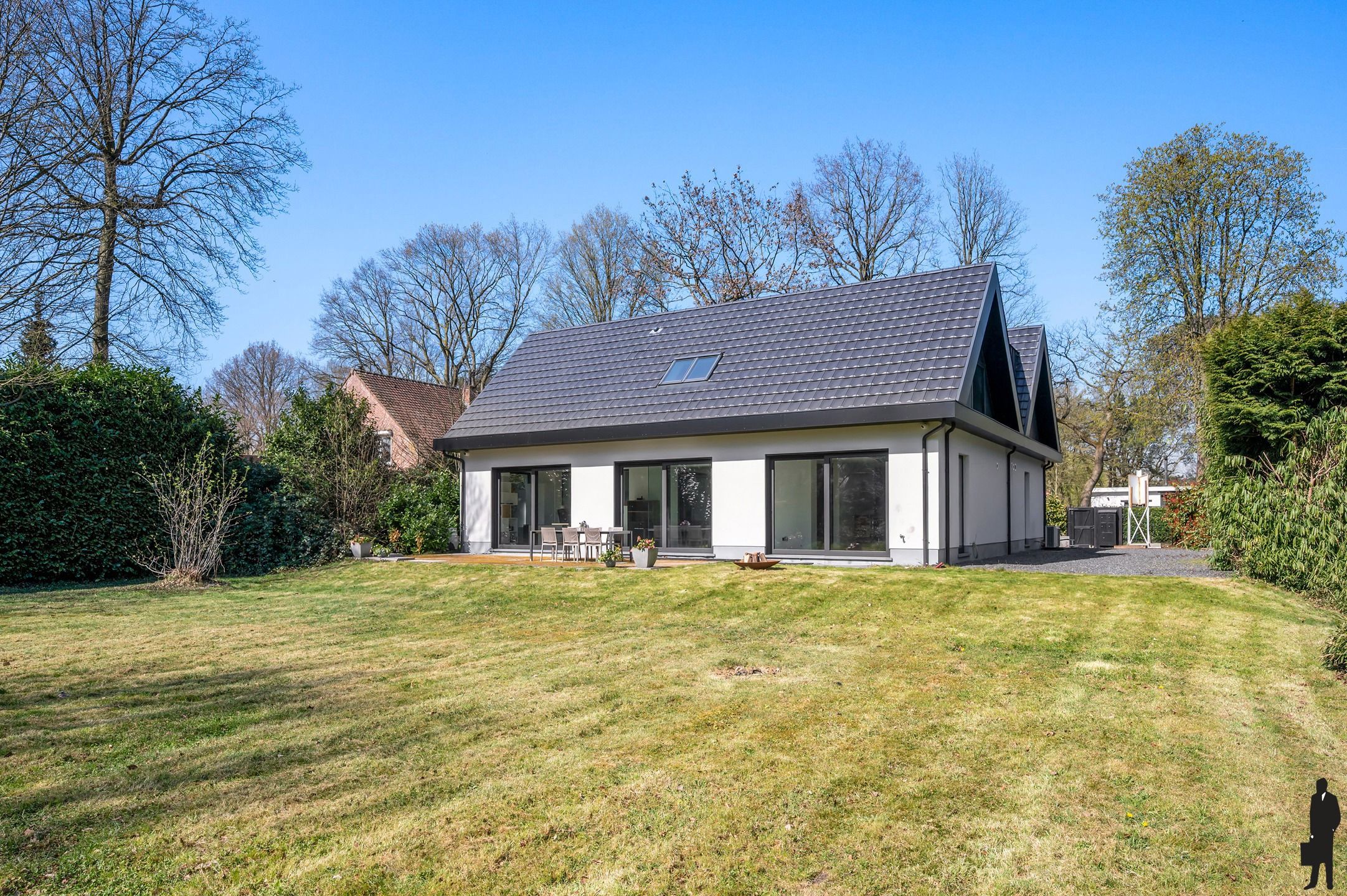 Villa + af te werken loftappartement! foto {{pictureIndex}}