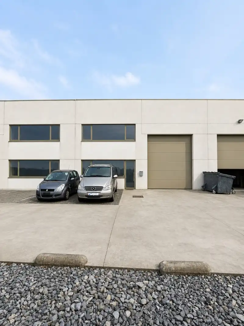 Te Huur: Magazijnruimte in Sint-Niklaas foto {{pictureIndex}}